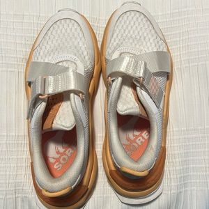 Sorel sneaker size 5